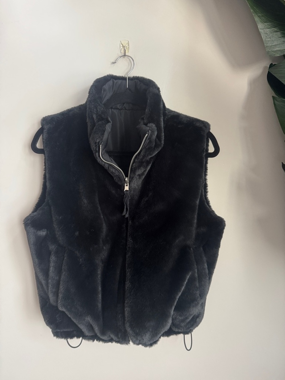 Plush Faux Fur Zip Vest - Black